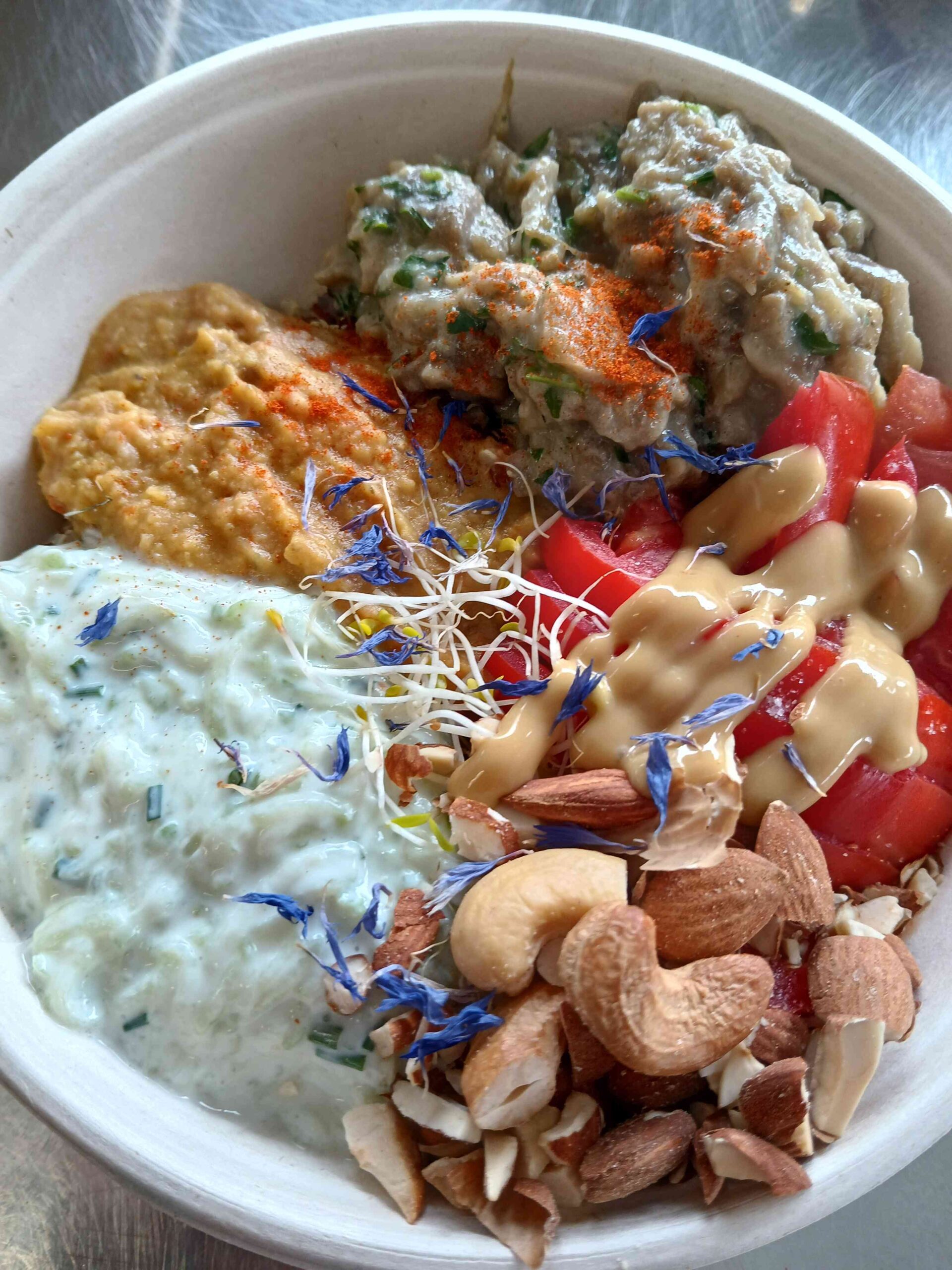 bowl vegan mulhouse noix de cajou poivron carotte